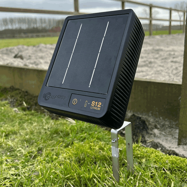 Gallagher S12li Solar energiser with battery (0.12J - Solar) and stand
